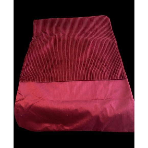 Throw Pillow Velvet Velour Pleated Zippered 21" Square Set 2 Cranberry Red Decor - Picture 3 of 9